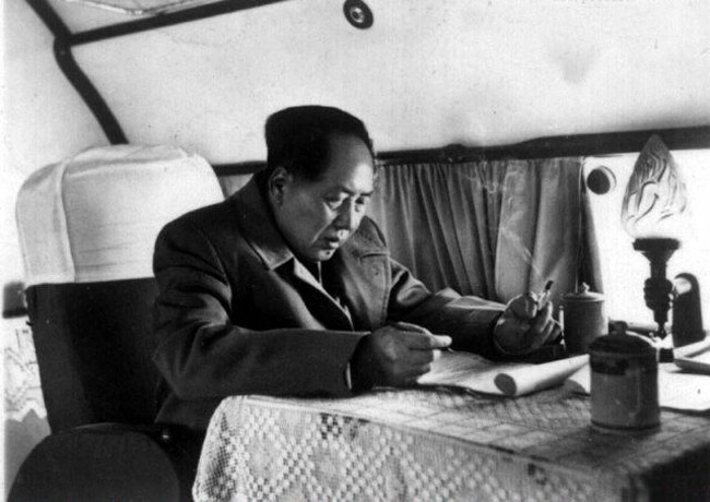 毛泽东视察旧照:与张玉凤、汪东兴在天津(组图)